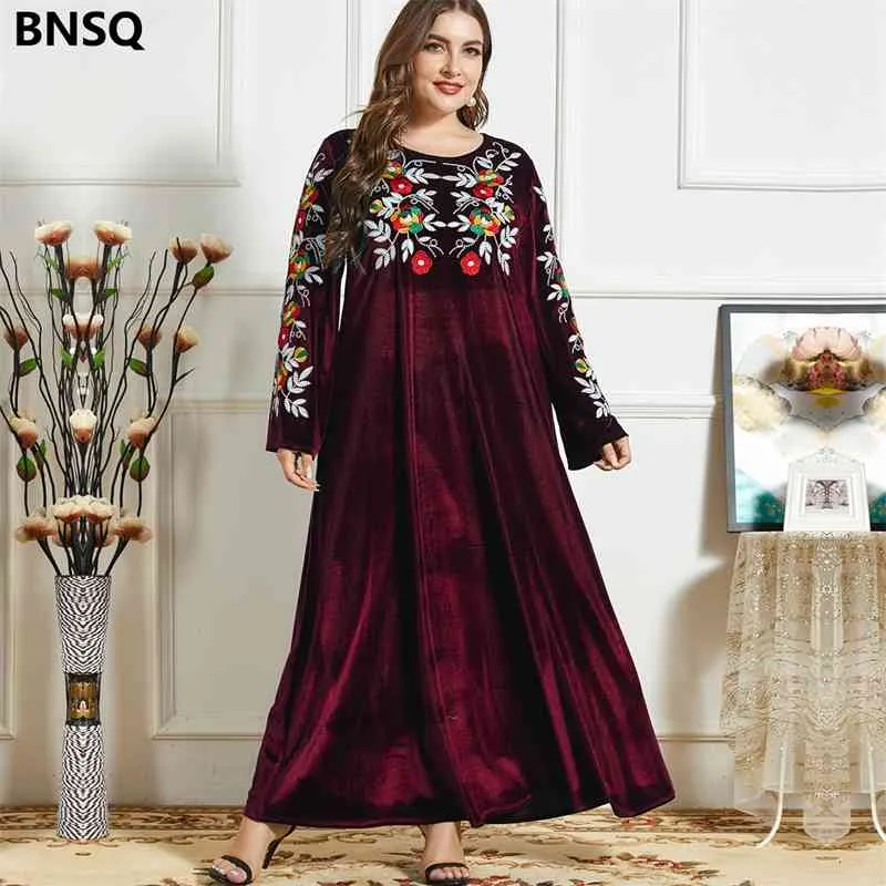 9944 Modig och värdig Stor storlek Arabiska Kvinnors Vin Röd Växt Broderad Casual Golden Velvet Dress