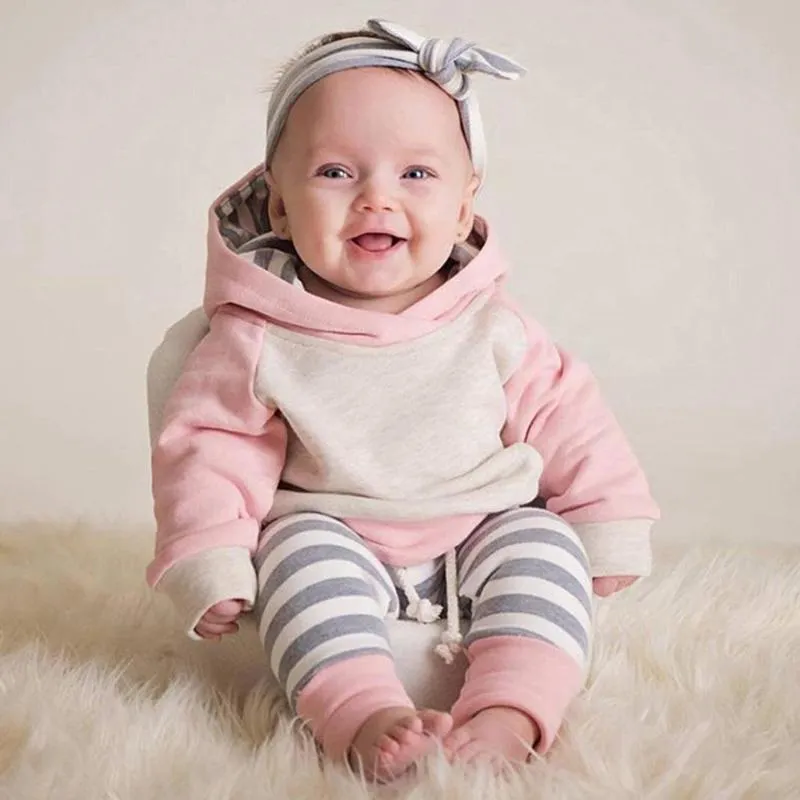 Completi di abbigliamento per neonati Vestiti per neonate Vestiti per bambina con cappuccio a maniche lunghe carini Top Pantaloni della tuta Fascia per capelli 3 pezzi Set di abiti per bambini