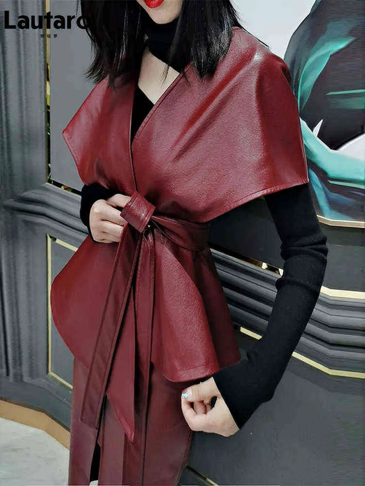 Lautaro Spring Luxury Designer Faux Läderjacka Kvinnor Sashes Red Wine Cape Sjalar för Kvinnor Gothic Cloak Runway Fashion 211118