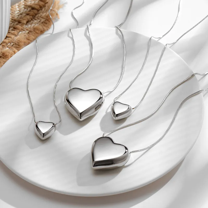 Koreanische Liebe Halskette Damen Persönlichkeit übertrieben 2021 Titan Stahl Anhänger Netz rot dreidimensionale Pfirsich Herz Schlüsselbeinkette