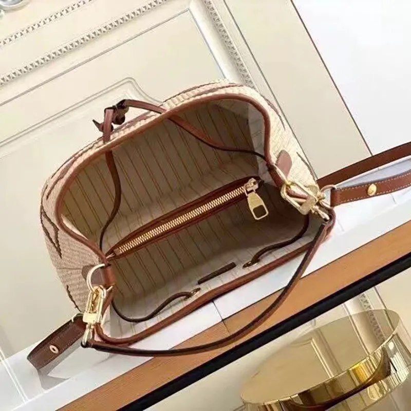 2021 luxury Famous Designer Women Fashion handbags Shoulder Bags Cross Body Clutch Bag Bucket Plain Leather String Interior Zipper Pocket Casual Drawstring