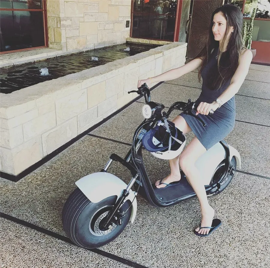 Elegante Scooter Eléctrico Para Adultos Con Asiento Elevable Y Neumáticos  Anchos Adecuados Para Vehículos De Conducción Cómodos De 1.850,48 €