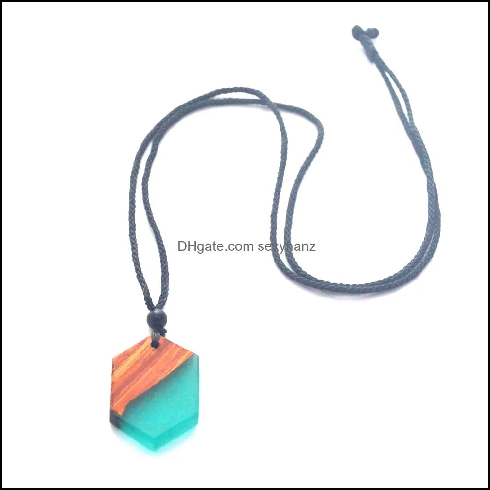 Necklace pendant small type of ancient handmade wood resin jewelry jewelry for men and women ropes can be adjusted