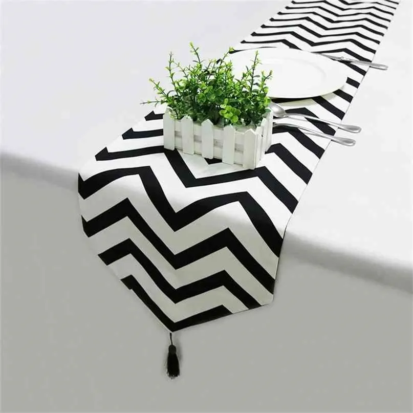 Noir blanc rayé chemin de Table thé TV meuble tissu décor à la maison couverture tissu avec gland fête lit 210709