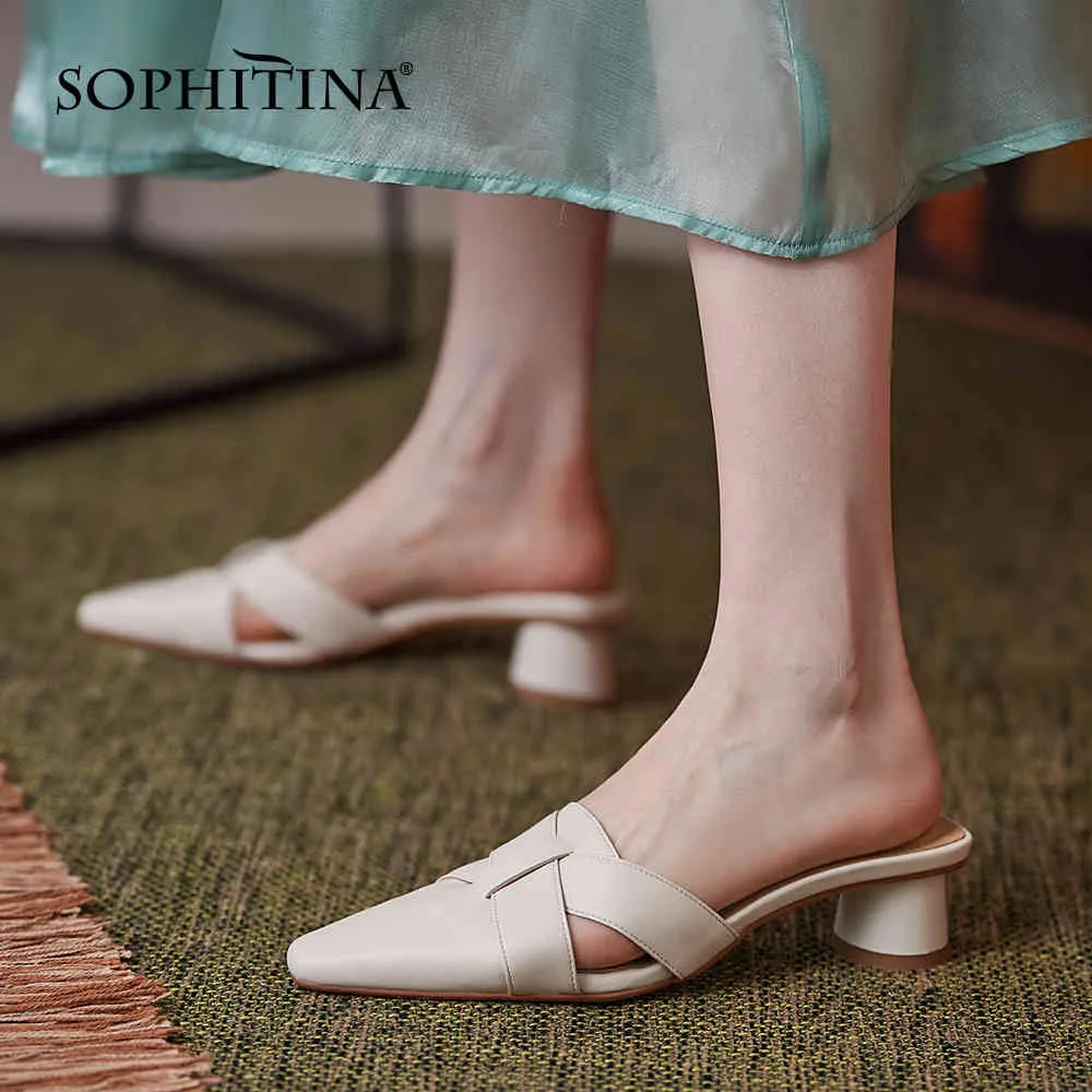 Sophitina Mode Vrouwen Slippers Buitenkleding Zomer Cover Toe Mid-Hak Schoenen Hollow Design Daily Wild Lederen Vrouwelijke Schoenen AO803 210513