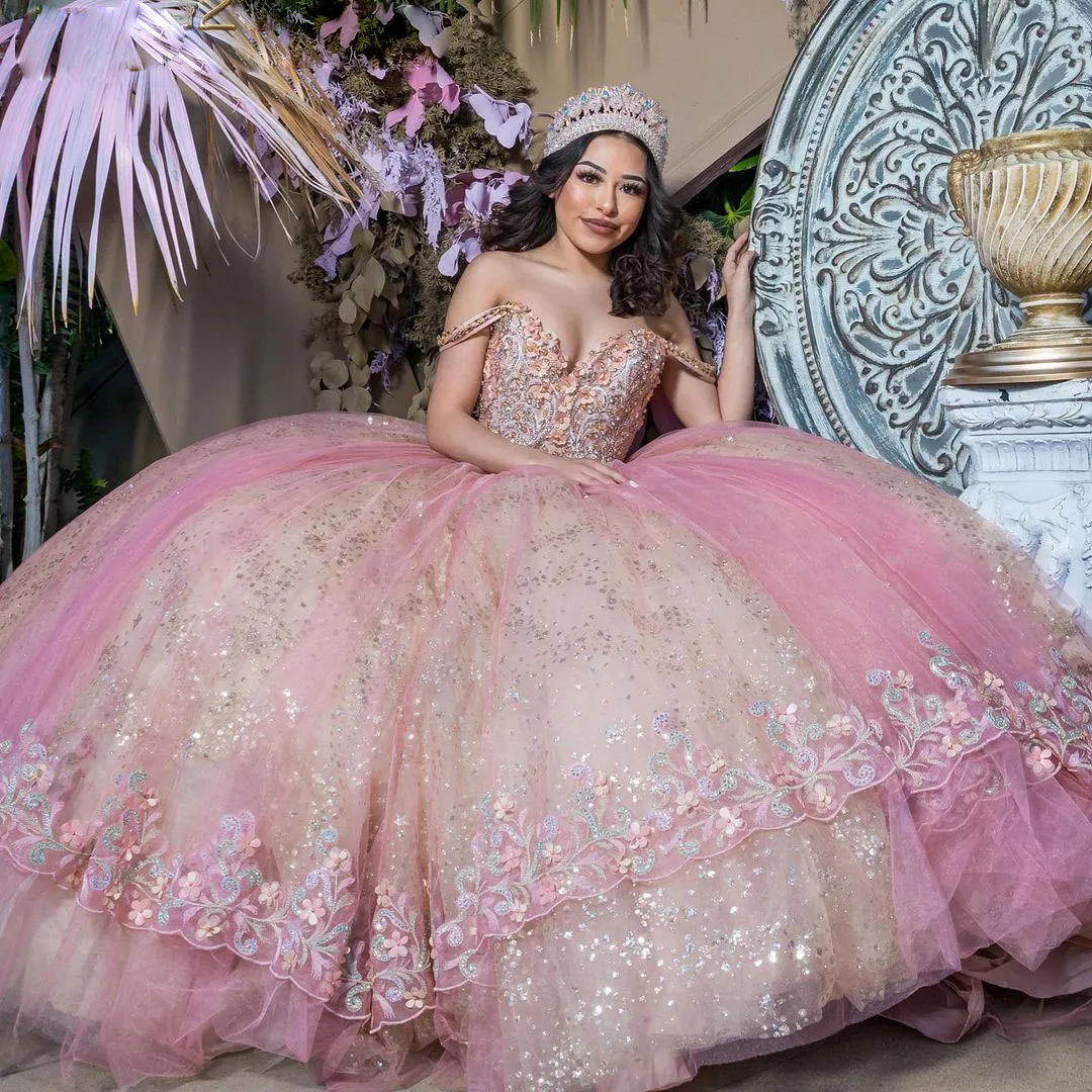 Wunderschönes, mit Perlen besetztes Ballkleid für Quinceanera-Kleider, schulterfrei mit Pailletten, Ballkleider mit Applikationen, Sweep-Zug, Tüll, Sweet-15-Maskeradekleid