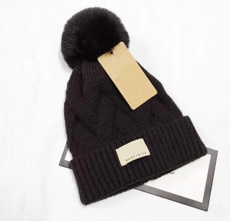 Berretti invernali di alta qualità all'ingrosso Cappelli Berretti da donna e da uomo con pompon in vera pelliccia di procione Berretto da ragazza caldo snapback pompon beanie 6793