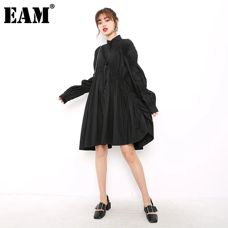 [EAM] Kadınlar Siyah Pileli Düzensiz Elbise Standı Yaka Uzun Kollu Gevşek Fit Moda İlkbahar Sonbahar Jo47800 21512