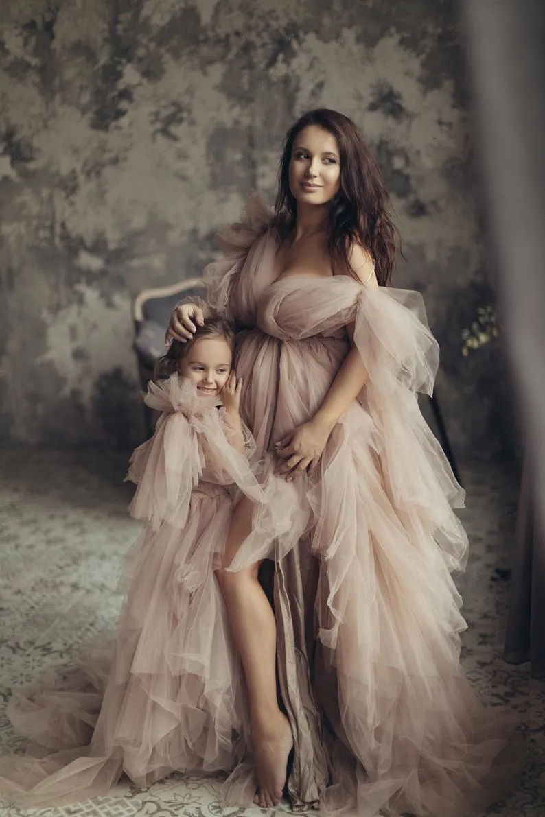 Photoshootふわふわの高級フリルパジャマのパーティーのナイトガウンカスタムメイドの妊娠ガウン撮影のためのセクシーなマタニティイブニングドレス