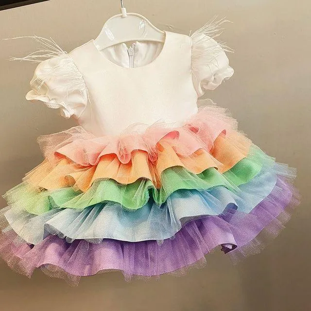 2021 Krótki poziomek Kwiat Girl Sukienki Suknia Balowa Pióro Tulle Liltle Kids Birthday Pageant Weddding Suknie