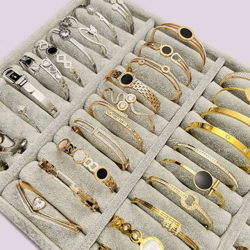 アクセサリー Nothing And Others Sidehole Bangle C42210008 | Sidehole Bangle | Color:Silver【NOTHING AND
