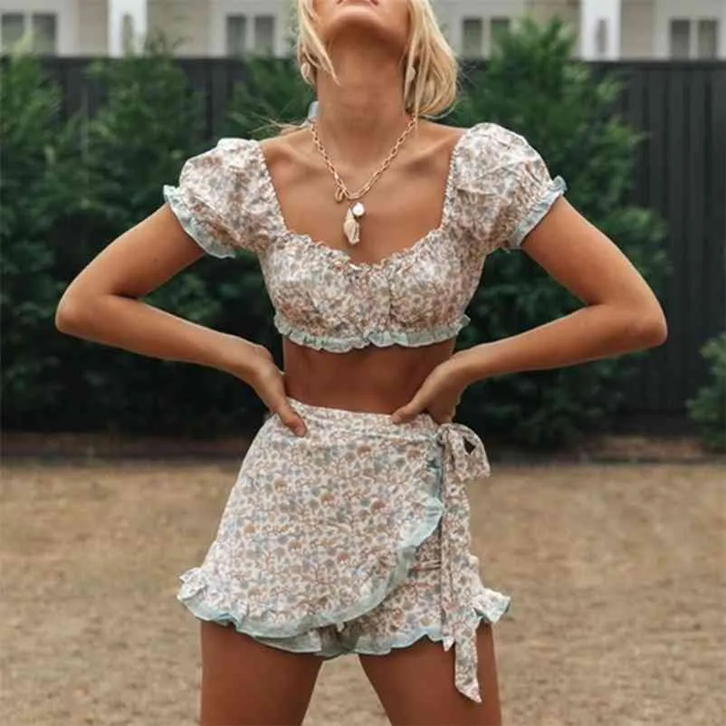 Foridol Vintage Ruffle Kvinnor Två Pieces Set Bohemian Shorts Crop Tops Matching Sets Byxor Passar Outfits för Kvinnor 210415