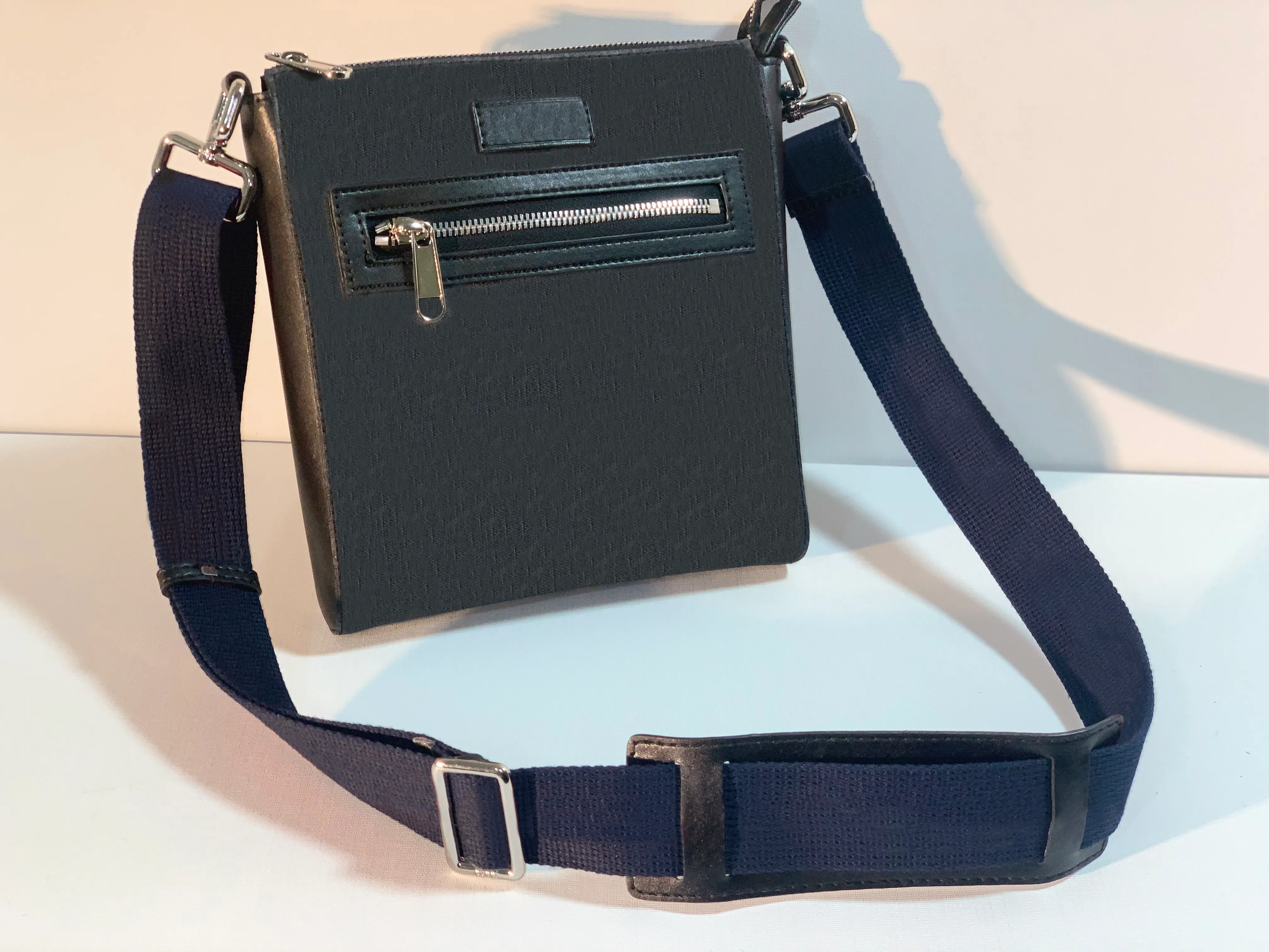 Messenger Bag Types & Style Guide – Von Baer