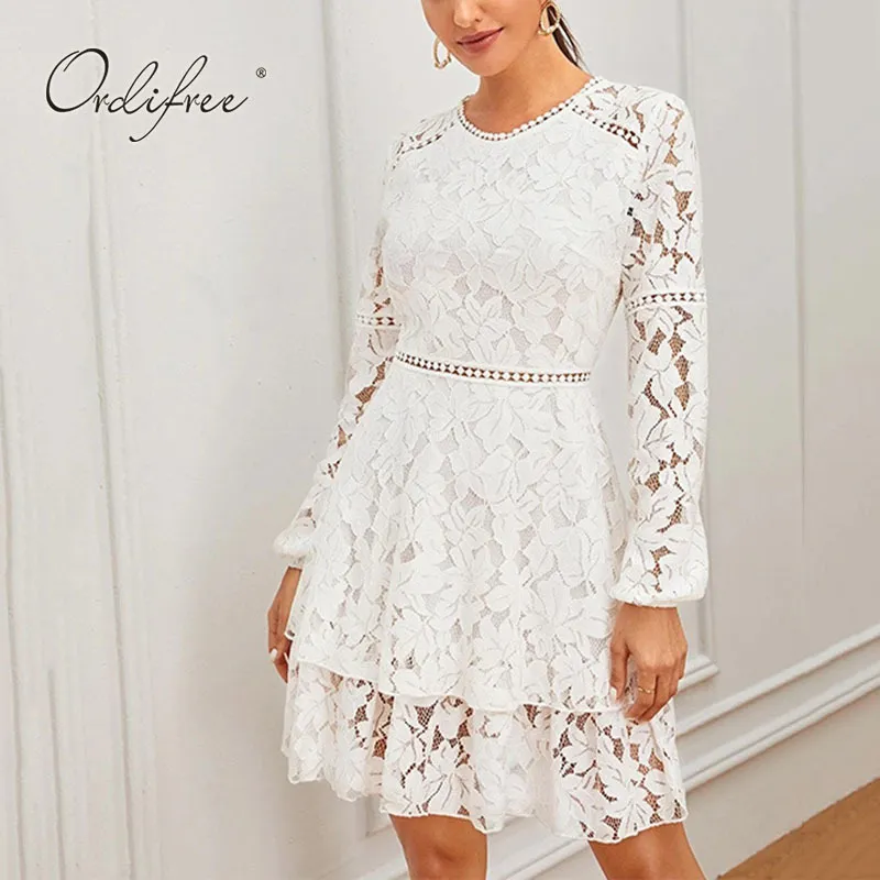 ホワイトレースのドレスを見る長袖の中空アウト刺繍休暇ビーチパーティーミニドレス夏の女性210415