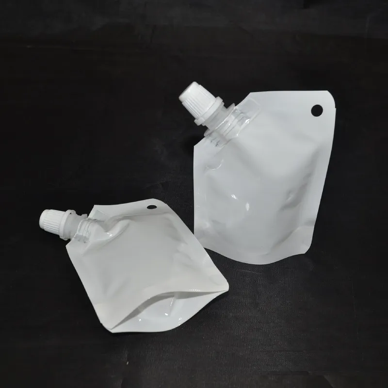 Doypack en plastique blanc de 50ml, pochette de rangement debout pour liquide, sac d'emballage avec bec latéral gratuit, nouveauté 2021