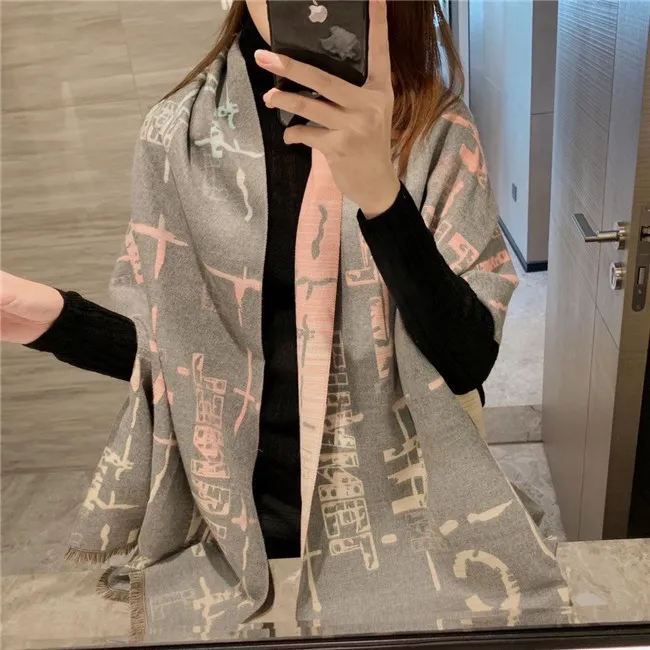 Hotsale brand womens senior cashmere shawls Fashion tourism outdoor soft Designer luxury gift scarves long color printing Scarf