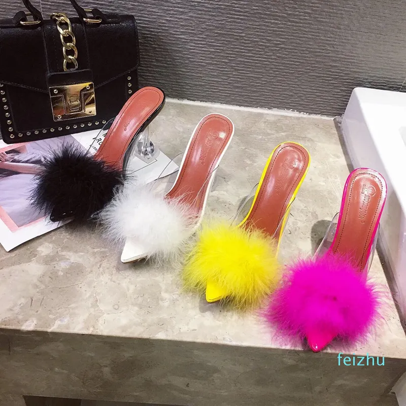 Nya Summer Pumpar Kvinnor Skor Sandaler PVC Transparent Feather Crystal High Heels Fur Pointed Toe Mules Slider Furry tofflor
