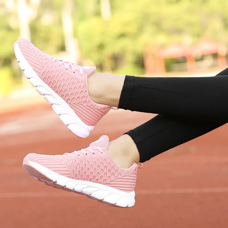 Chaussures de course pour femmes légères mouche maille respirante noir blanc rose sport à la mode femme baskets décontractées formateurs