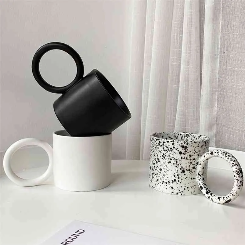 Оптовая творческая кружка кофе с большой круглой ручкой Nordic белый черный всплеск чашки для молочной воды для молочной воды чай кухонная посуда подарок 210804