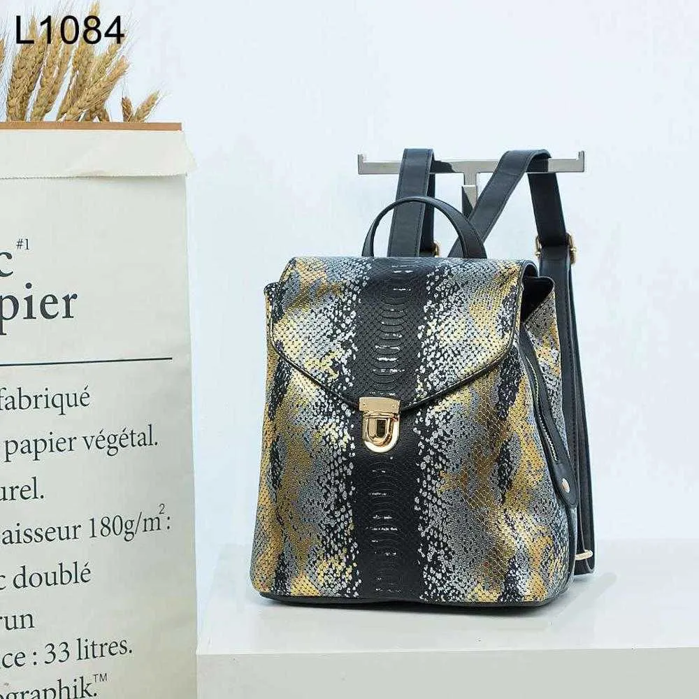 2020 New Snake Backpack for Women Student Luxury Pu Leather Python Pattern Bag Elegant Backpacks Q0528