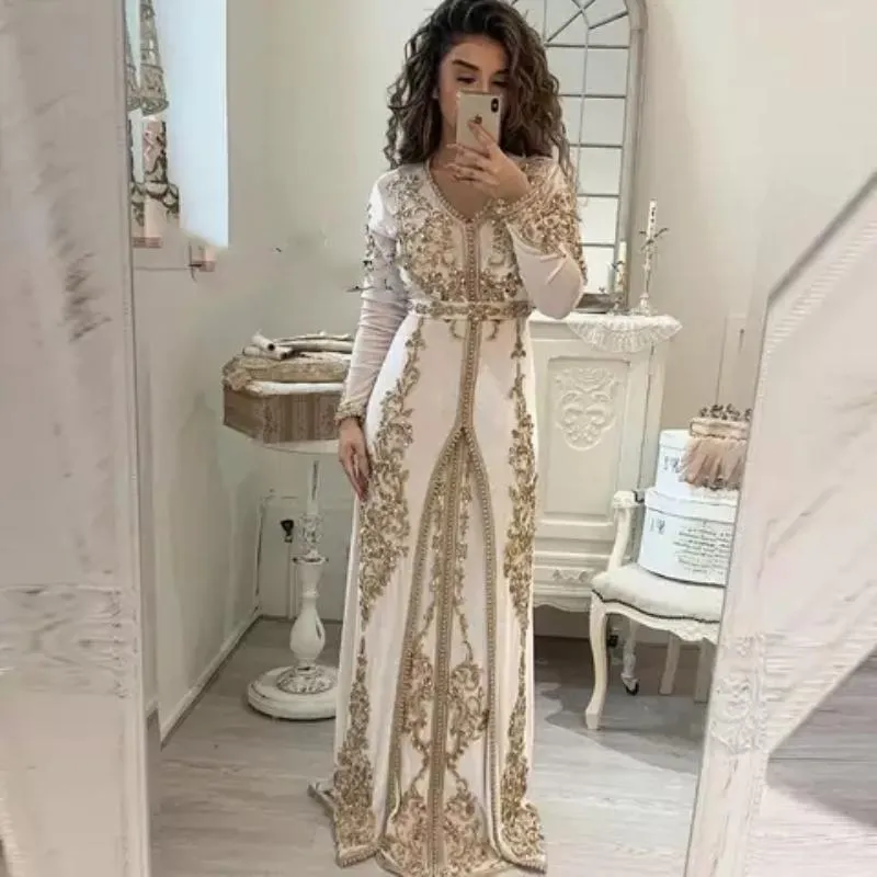 2021 Elegant Elfenben Marockansk Kaftan Muslim Kvällsklänningar Långärmad Appliques Golden Lace Islamic Saudiarabien Dubai Formell Party Prom-kappor