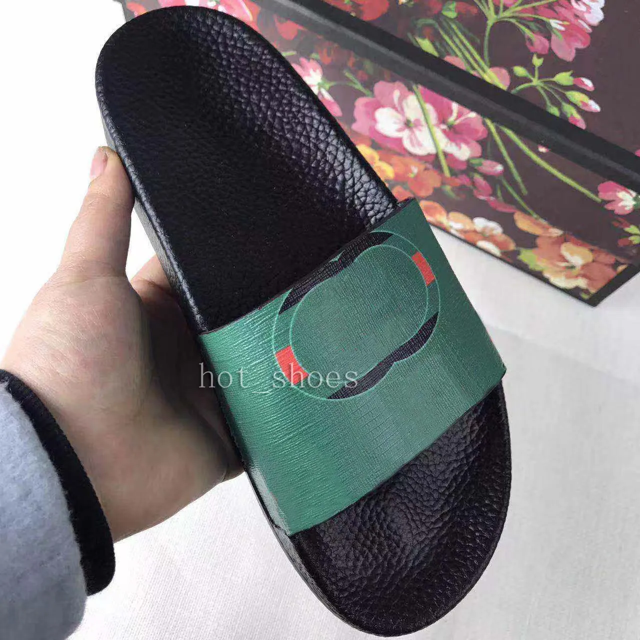 Terlik Tasarımcı Kadınlar Kauçuk Slaytlar Erkekler Blooms Tuval Sandalet Düz Erkek Çiçek Hayvan Yıldızları Ayakkabı Flip Flops için Flip Flops, Çok Boyutta Kutu ile Kadın Erkek 35 ila 45