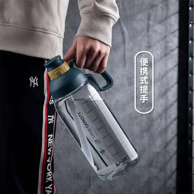 1800 ml Large Capacity Water Bottle Gym Fitness Kettle Outdoor Camping Cycling Mountaineering Measuring Pipette Sports Bottle 210917