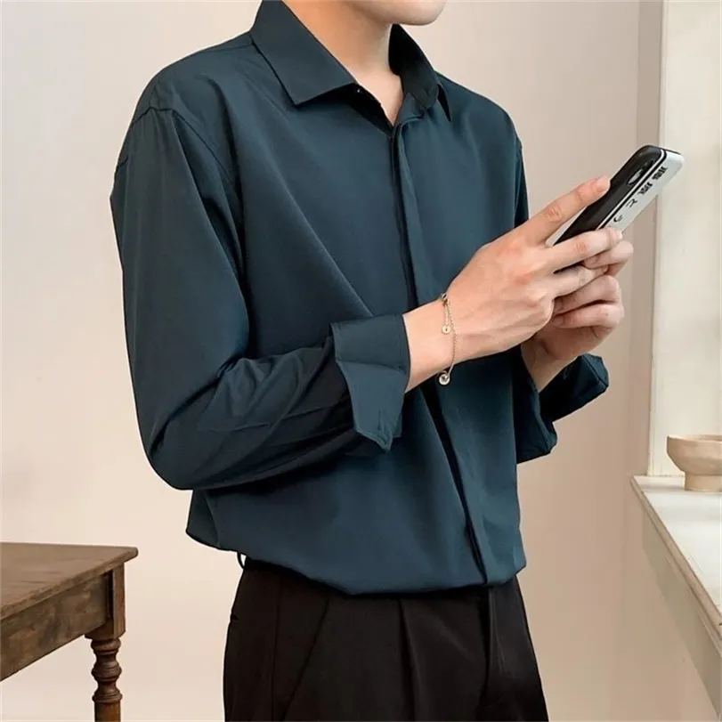 Camisas de cortinas de moda coreana para homens cor sólida manga comprida gelo seda esperta casual confortável botão para cima camisa 220309