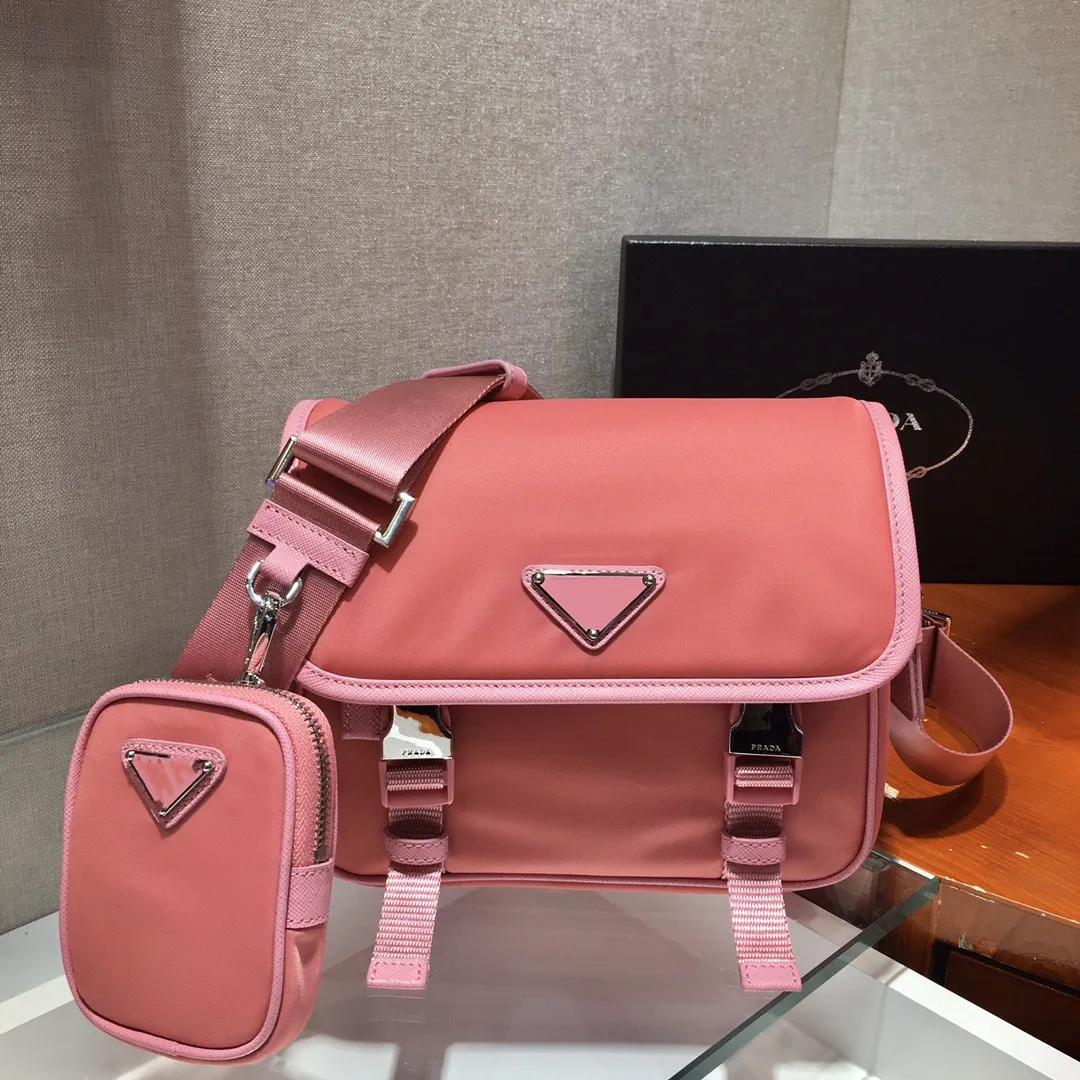 Yeni Üç-in-one Messenger Çanta Zarf Naylon Üçgenleme Elemanı Luxurys Tasarımcılar Kadın Çanta Kılıf Omuz Crossbody Unisex Satışa Size22cm 4 Renkler Stilleri