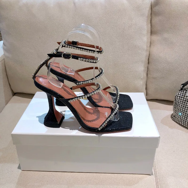 Sandali glitter Gilda di alta qualità da 100 mm con tacchi con bobina con cinturino in cristallo alti per donne designer di lusso Summer scarpe da sera per feste calzature di fabbrica