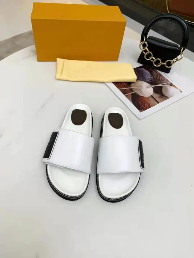 Boutique Dames Slippers 2021 Mode Zomer Strand Dikke Hak Lederen Sandalen Ketting Gesp Trouwschoenen Bezorgdoos Grote 35-42