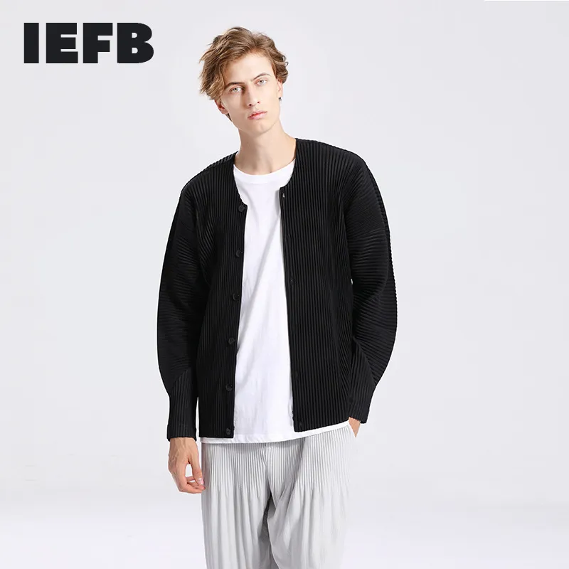 IEFB Mäns pläterade jacka Vårrund hals solid färg Koreansk Streetwear Cardigan Design Svartrockar Högkvalitativ 210524