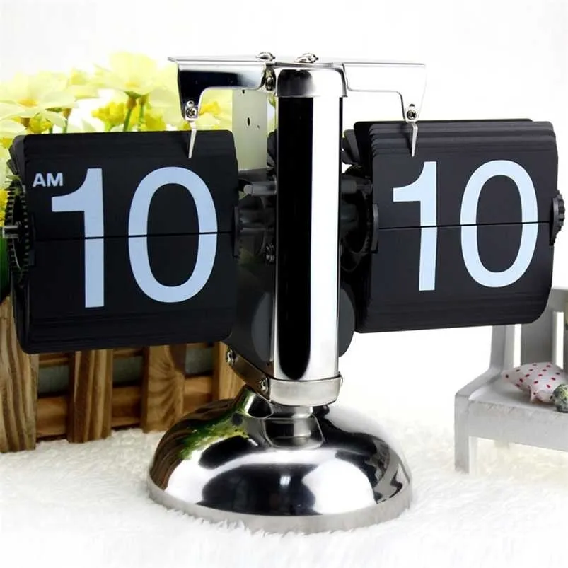 Flip Digital Clock Kleinschaal Tabel Retro Roestvrijstalen Interne Gear bediende Quartz Home Decor 220113