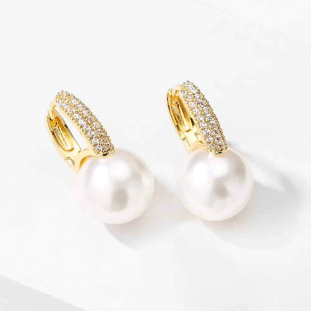 Orecchini a cerchio di perle di lusso leggero. Graziosi gioielli per ragazze da donna, in oro 18 carati, con fascino classico, regalo per feste da donna