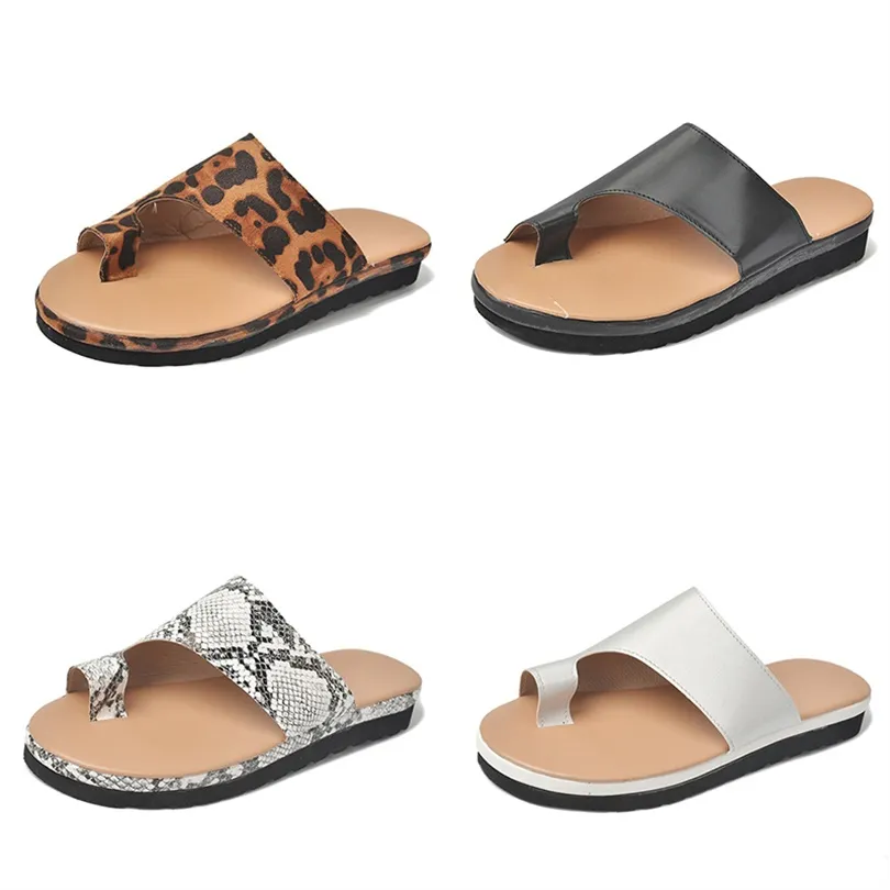 Kvinnor Designer Sandaler Tjock Bottom Platform Tofflor Öppna Toe Flip Flops Ankomst Strand Läder Flip-Flops Mode Europa Cork Leopard Färger Skor 009