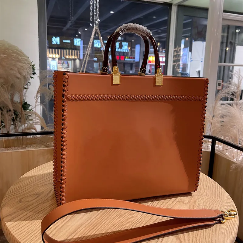 2021 New Versatile Fashion Handbag Shoulder Bags Leather Large Logo 36cm Durable and Lightweight Shopping Designer Handbag Luxury Slanting Totes Wallet
