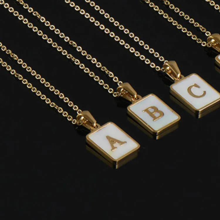 Mode Alphabet Style Pendentif Colliers Initiales A À Z Lettres Charme Carré Avec Coquille Blanche Luxueux Dorure Collier En Gros