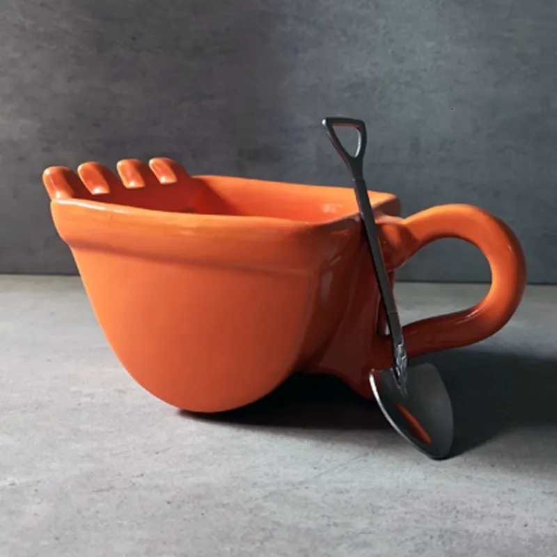 Personality Excavator Bucket Coffee Mug Shovel Spoon Amusing Ceramics Navvy Tea Cup Verre Crane Cigarette Holder Ashtray Tumbler 210409