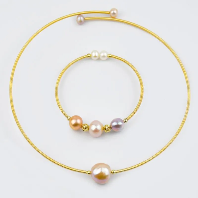 Hängsmycke Halsband Färskvatten Pearl Choker och Bangle Ställ in Delikat 14K guldfärg Solid Lätt med smycken för kvinnor