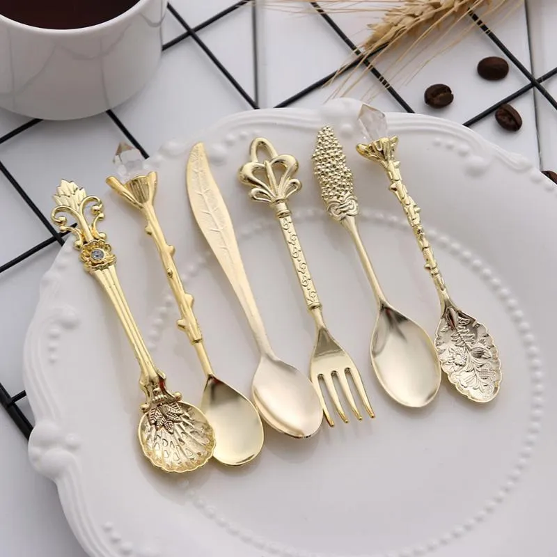 6 stks Vintage Lepels Vork Mini Koninklijke Stijl Metalen Goud Gesneden Koffie Fruit Dessert Keuken Tool Theelepel Set258j