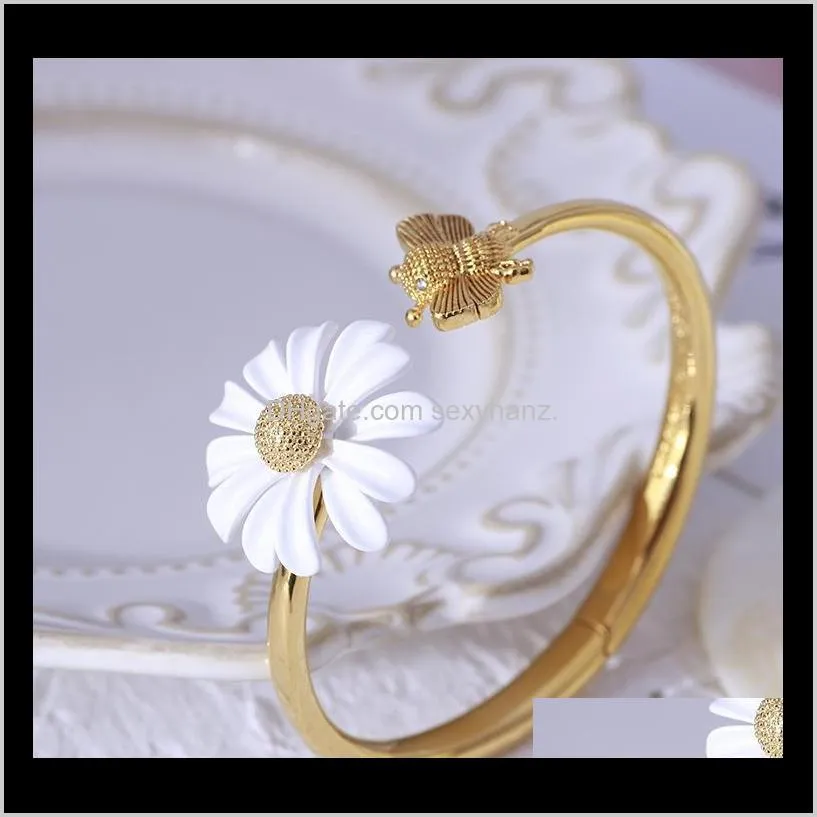luxury designer jewelry women white daisy earrings copper with gold plated elegant flower choker bracelet suits fashion fine jewelry
