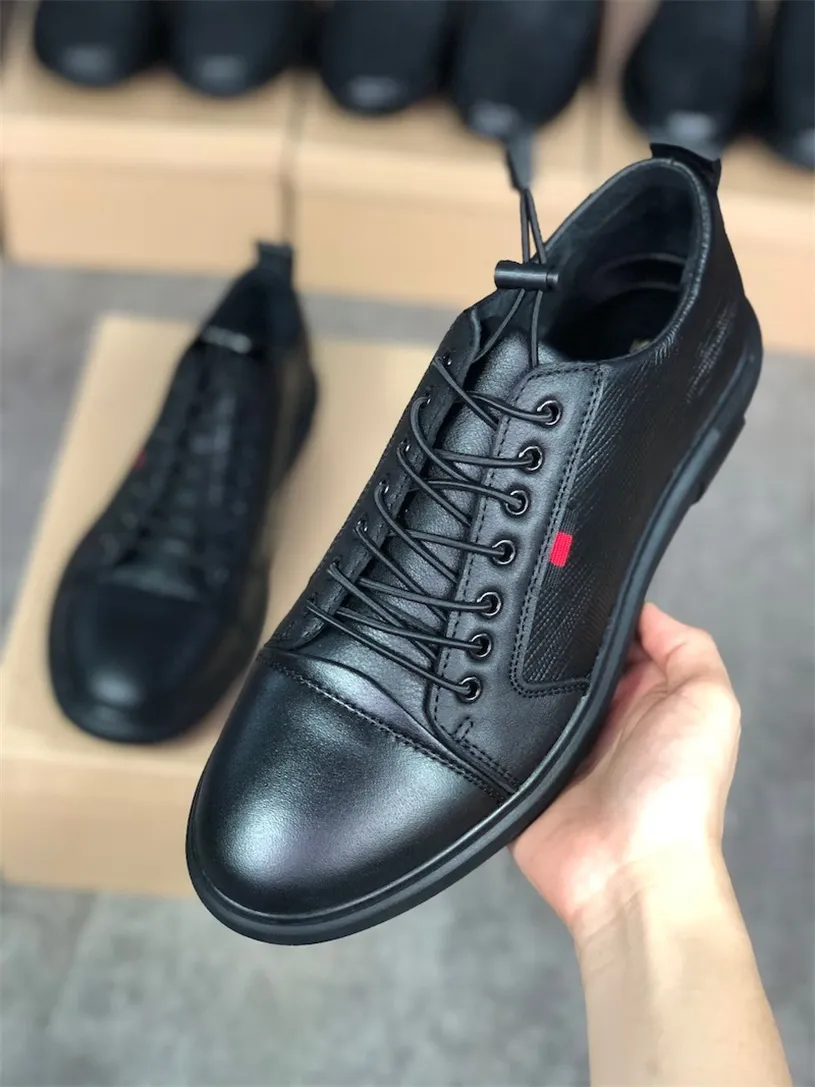 Högkvalitativ designer mens klänning skor lyxiga loafers kör äkta läder italienska glid på svart avslappnad sko andas med låda 010