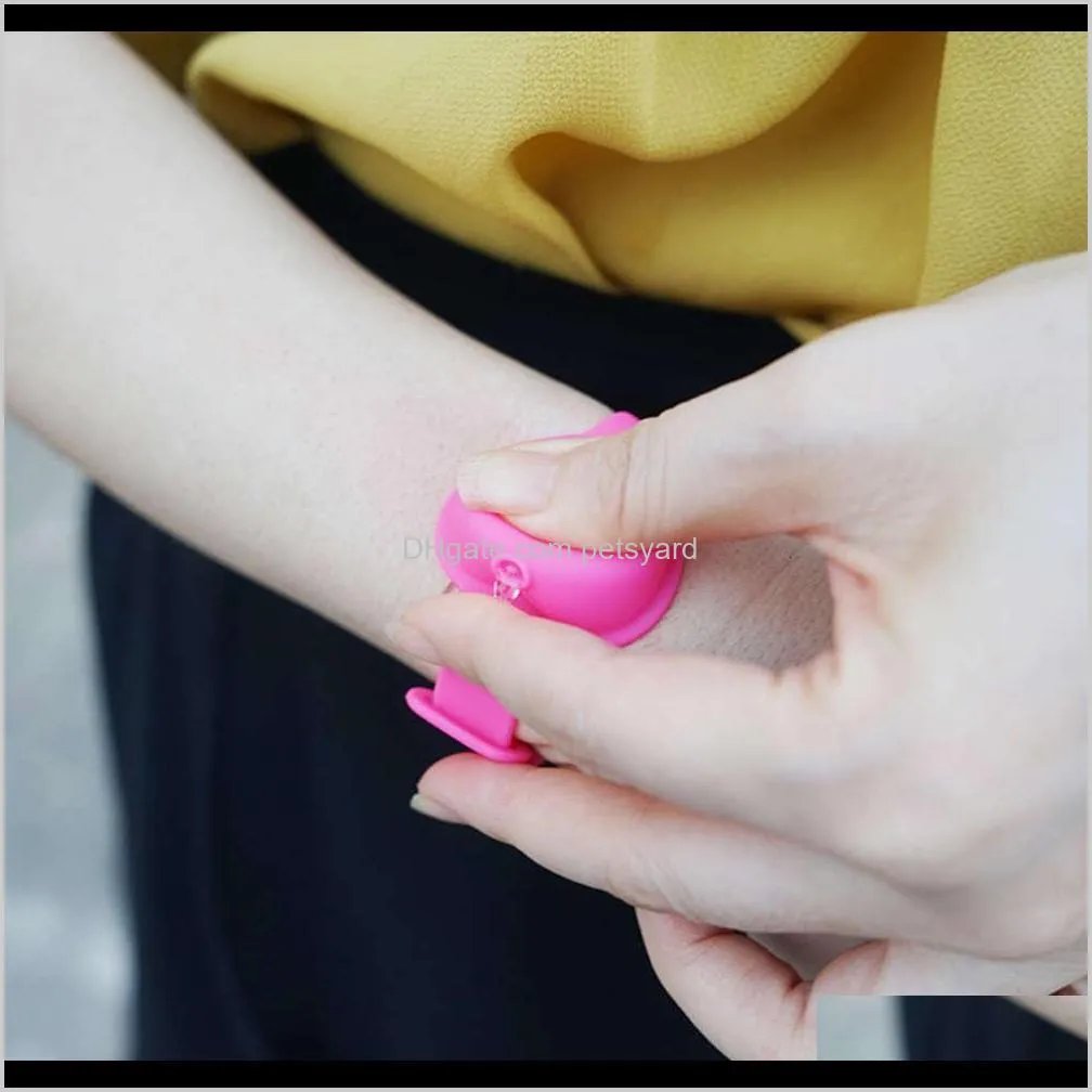 silicone wristband hand dispenser one size hand sanitizer wearable dispenser pumps disinfectant wristbands hand wrist band w-00282