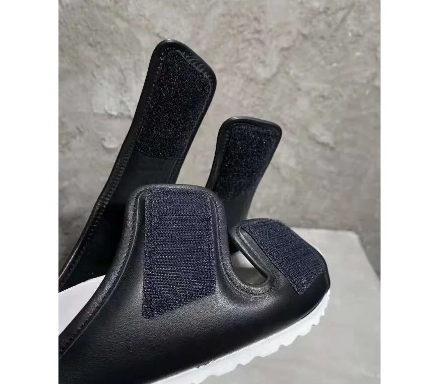 Sandals men`s summer European and American The first layer of calfskin shoe uppers  adjustable elastic rubber foamed soles shoe