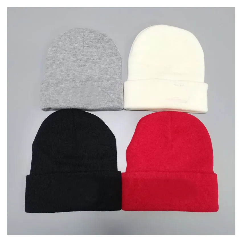 Höst Vinter Man Beanie Black GreyCool Fashion Hattar Kvinna Knitting Ha T Unisex Warm H på Classic Cap Brand Stickad Hat 4Colors Balck Red White Gray