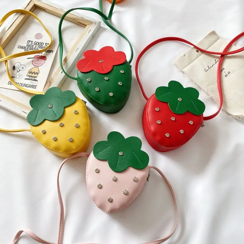 Mode Barn Flickor Pu Axelväska Söt Strawberry Messenger Bag Kids Keys Coin Purse Princess Mini Handväska