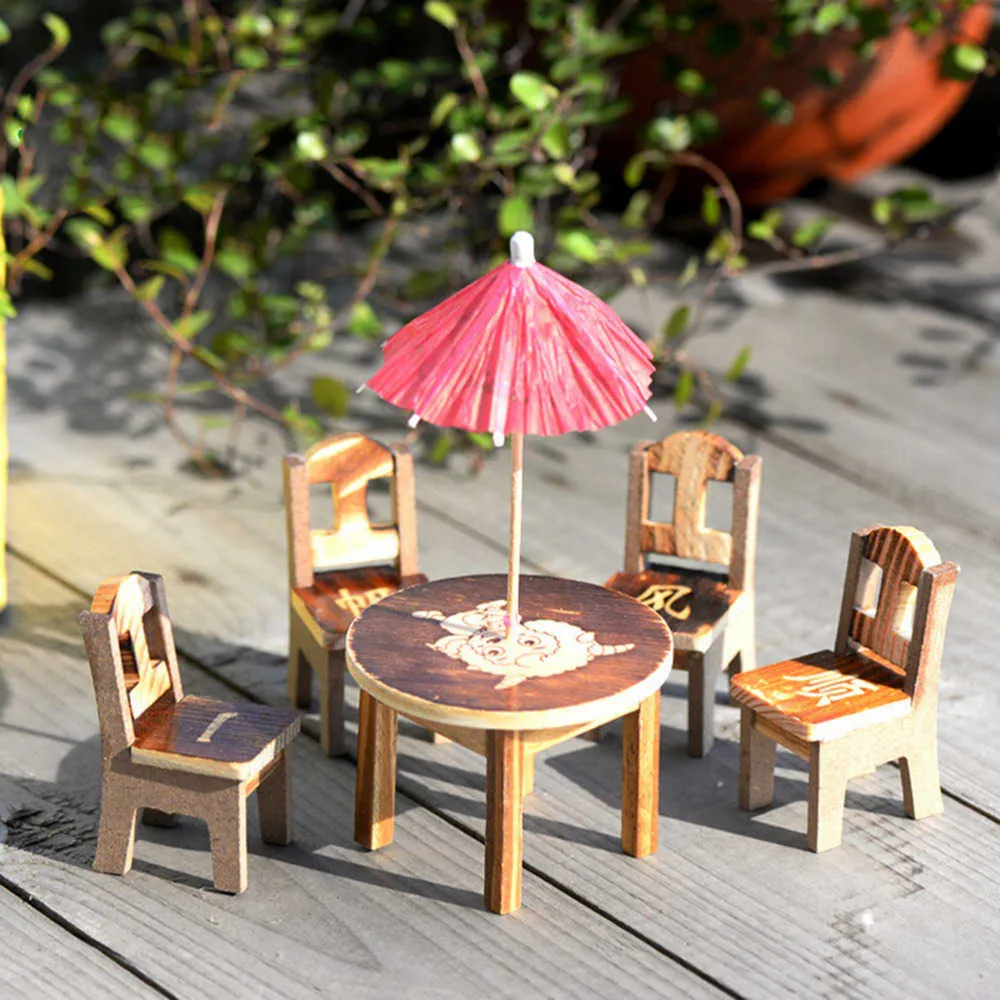 1set Miniature Furniture Doll Ornaments Wooden Mini Dining Room Table Chairs Umbrella Set Toy Wood Crafts Pattern Random