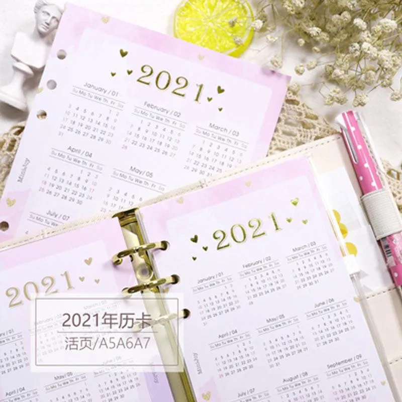 1Sheet rosa 6 orifícios 2021 calendário A5 A6 A7 Indexador de notebooks Divisor para Diário Planejador mensal Colorido Papel de carteira Notas