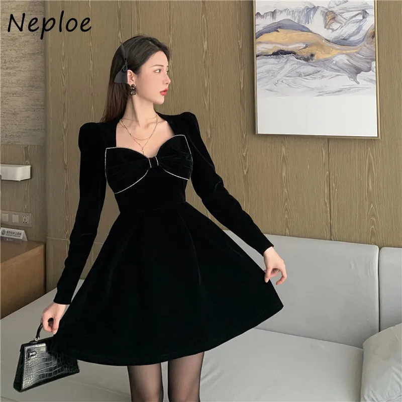 NEPLOE Koreanska Hög midja Hip A Line Dress Women Bow Design Pullover Långärmad Vestidos Square Collar Black Party Robe Feminino 210423