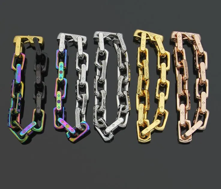I braccialetti firmati di lusso L Fashion V Cuff vendono come venditori caldi di alta qualità in argento titanio acciaio uomo e personalità hip hop femminile
